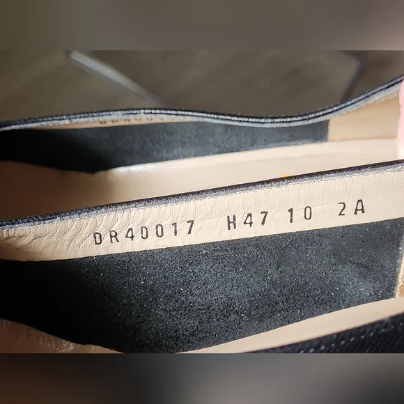 Salvatorre Ferrangamo Black Heels With Gold Detail Italian Leather 9.5 - Picture 7 of 10